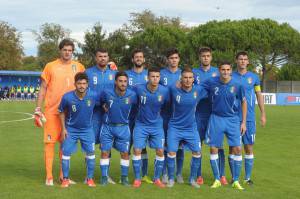 CAORLE, ITALY - OCTOBER 07:  Italy U20 players poses before the match between the Italy U20 v Poland U20 the 4 Nations Tournament at Stadio Giovanni Chiggiato  on October 7, 2015  in Caorle, Italy.  (Photo by Dino Panato/Getty Images)