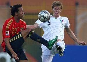 Spain?s forward Emilio Nsue (L) and Ital
