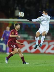 Tottenham Iago Falque (T) controls the