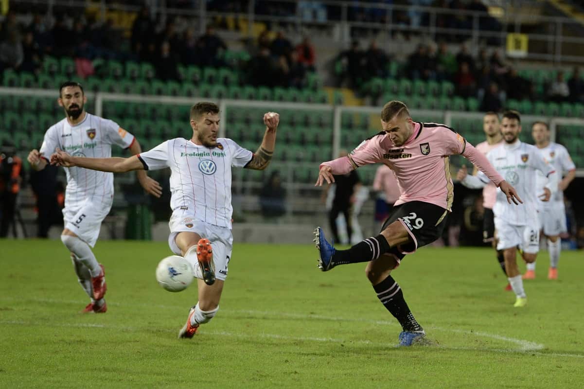 Dopo la pausa per gli impegni delle Nazionali, in Serie B si scende di nuovo in campo per la 30esima giornata: Cosenza-Palermo e Lecce-Pescara i match clou