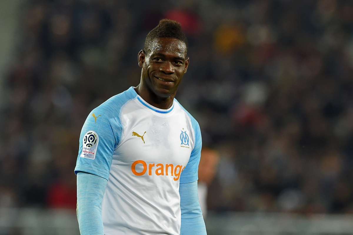 Mario Balotelli, attaccante senza fissa dimora, ora è svincolato, e sarebbe nel mirino di diversi club. Foto: Getty Images.