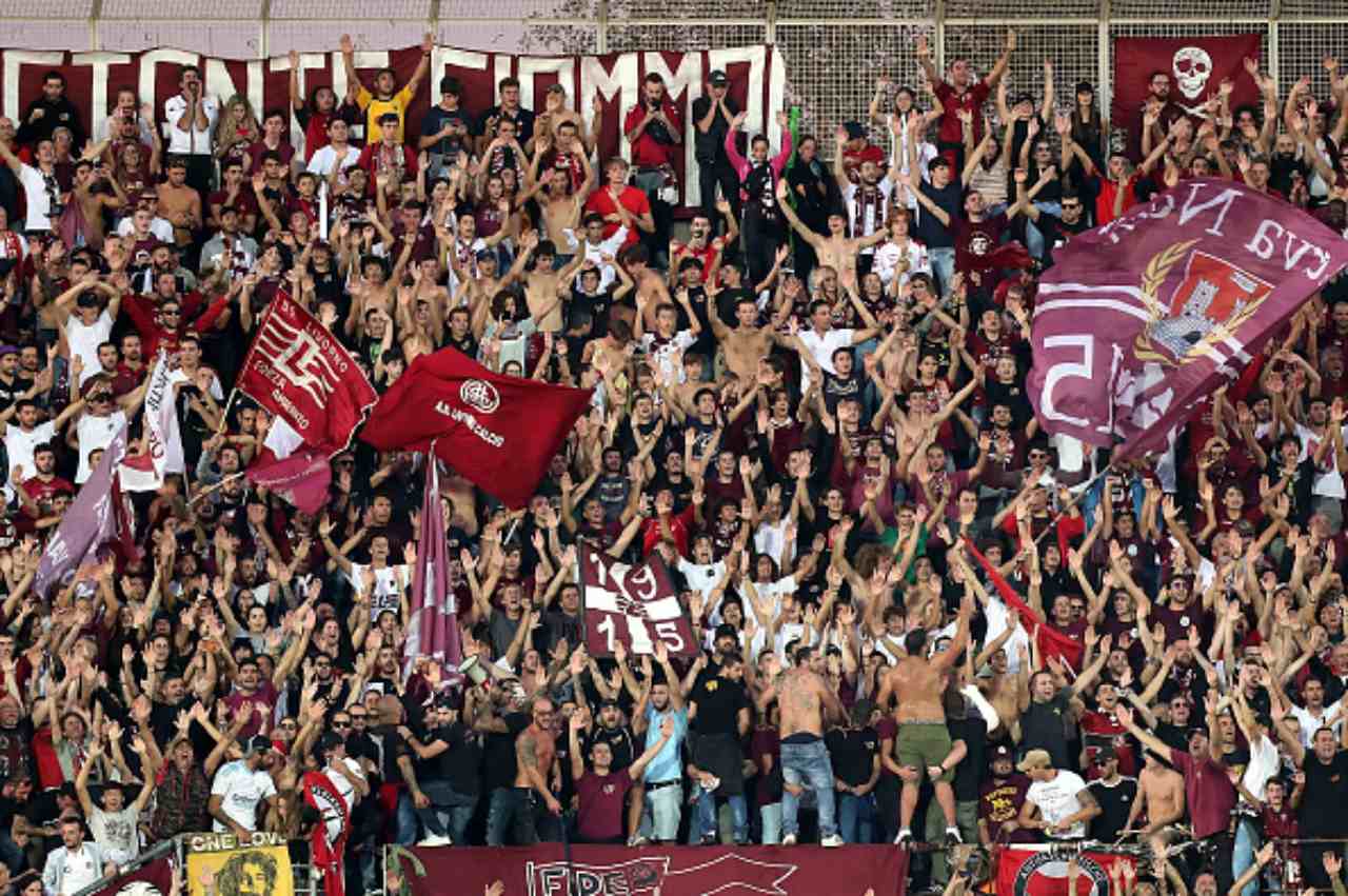 Livorno polemica tifosi calciatore amaranto Serie B