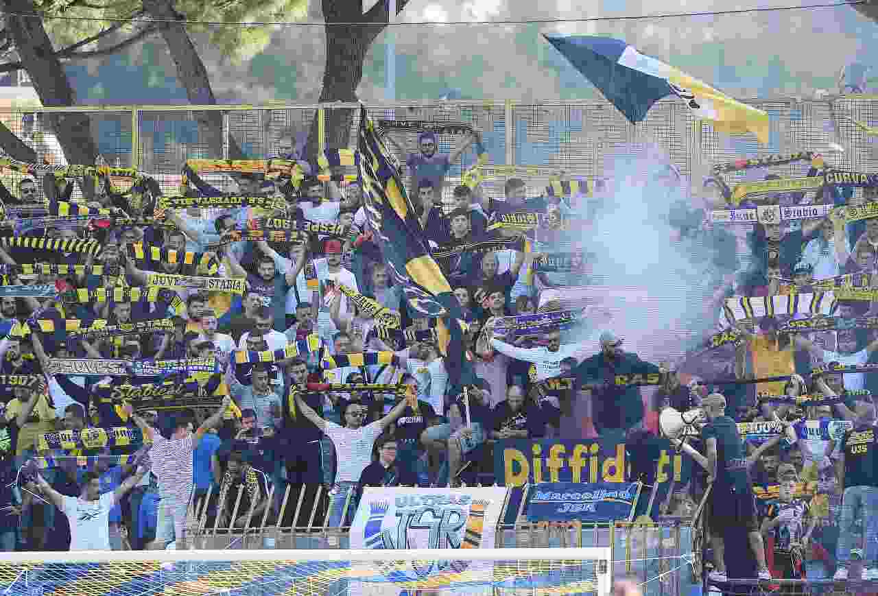 Juve Stabia Crotone Manniello arbitro Massimi Serie B