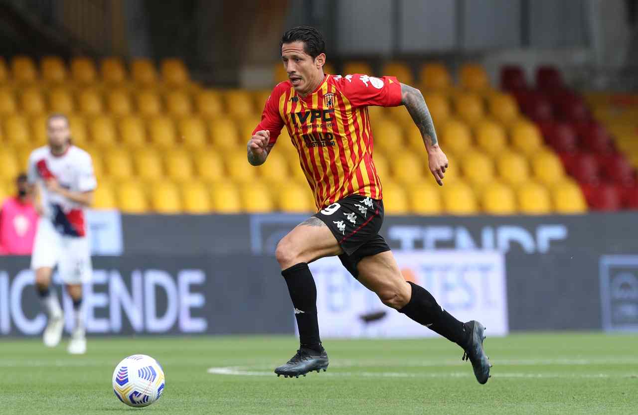 La punta centrale del Benevento, Gianluca Lapadula (foto di Francesco Pecoraro/Getty Images).