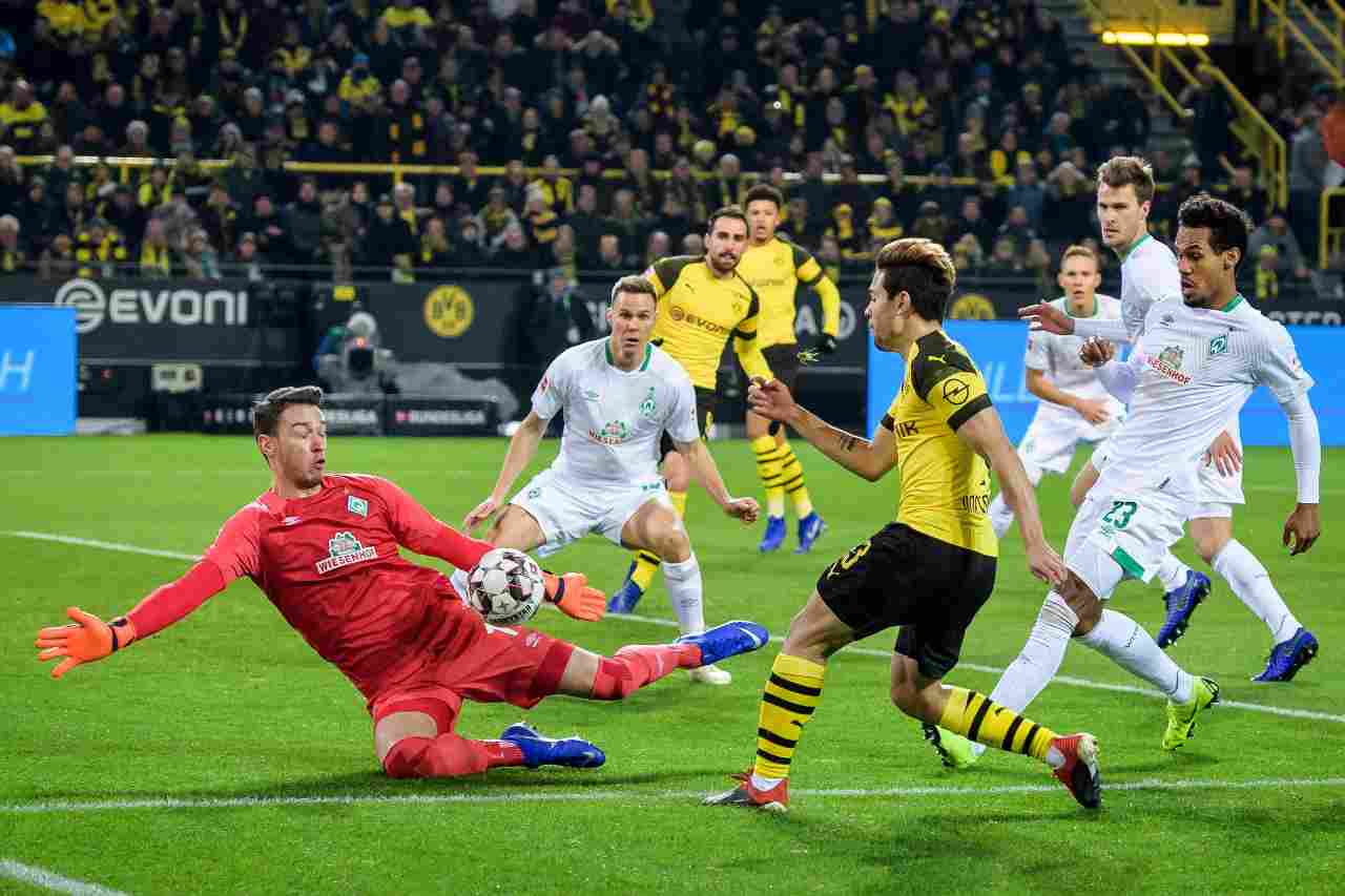 Una delle parate più importanti di Jiri Pavlenka con la maglia del Werder Brema. Foto ©Getty Images.