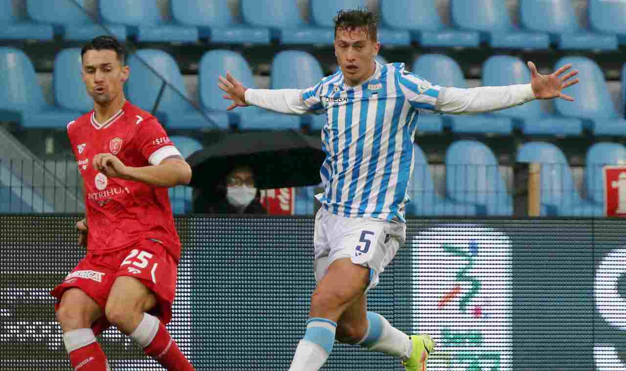 Salvatore Esposito in azione con la maglia della Spal