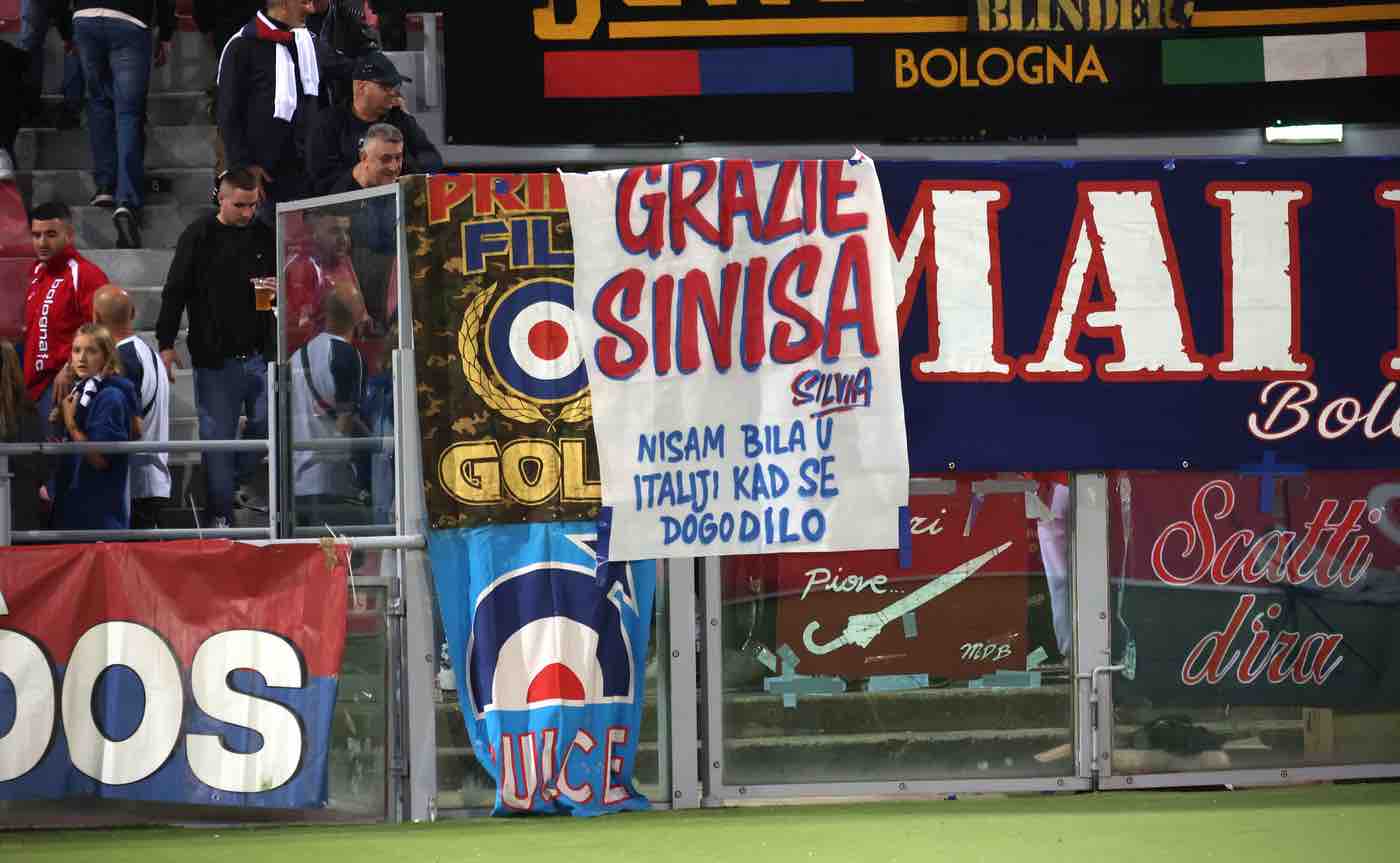 Striscione in onore di Mihajlovic 