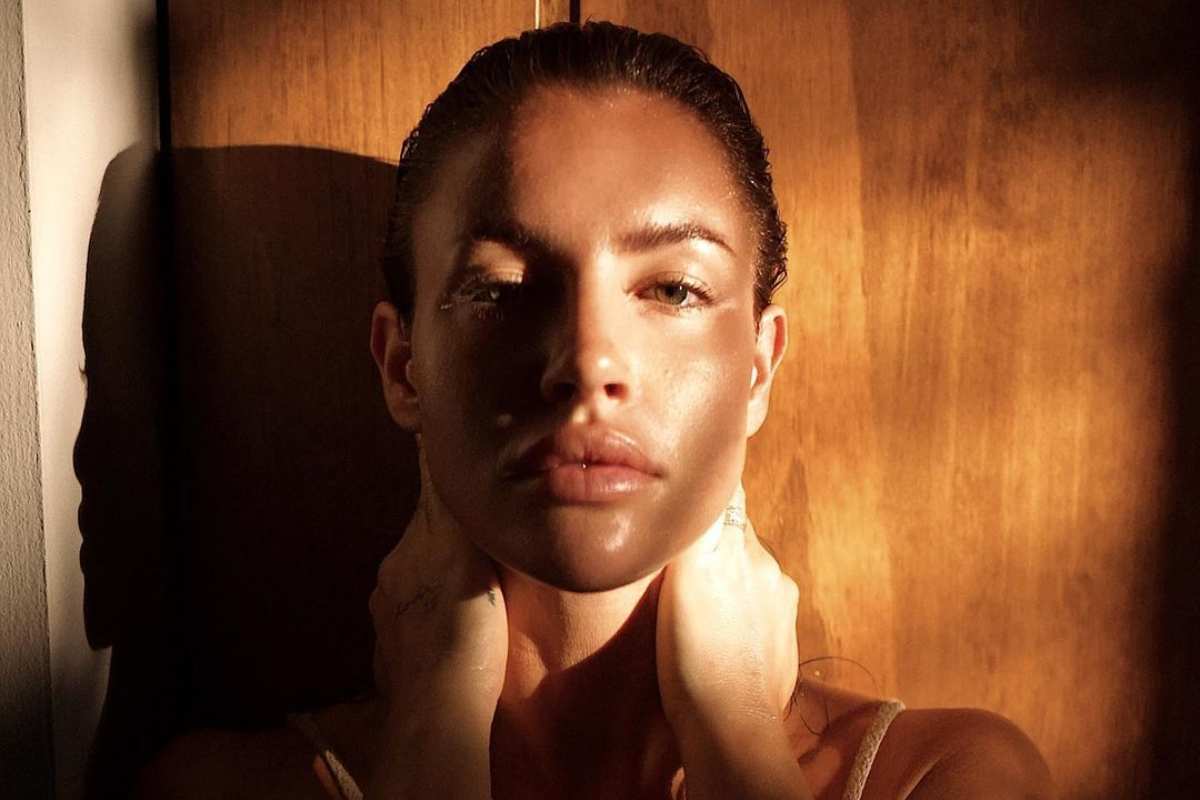 Lucia Javorcekova scollatura