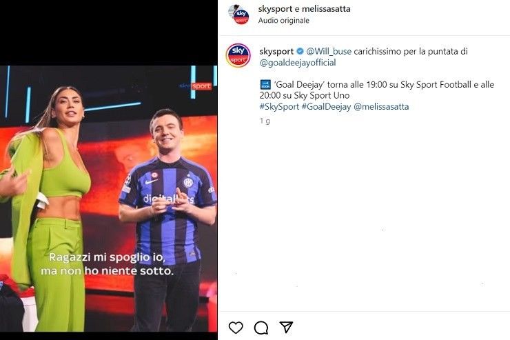 Melissa Satta si spoglia in diretta 