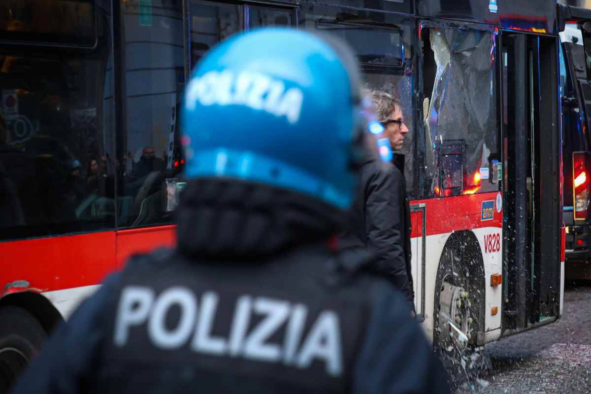 Polizia, scontri, tifosi