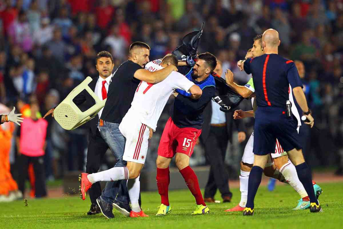 Calci e pugni: ennesima scena deplorevole nel calcio