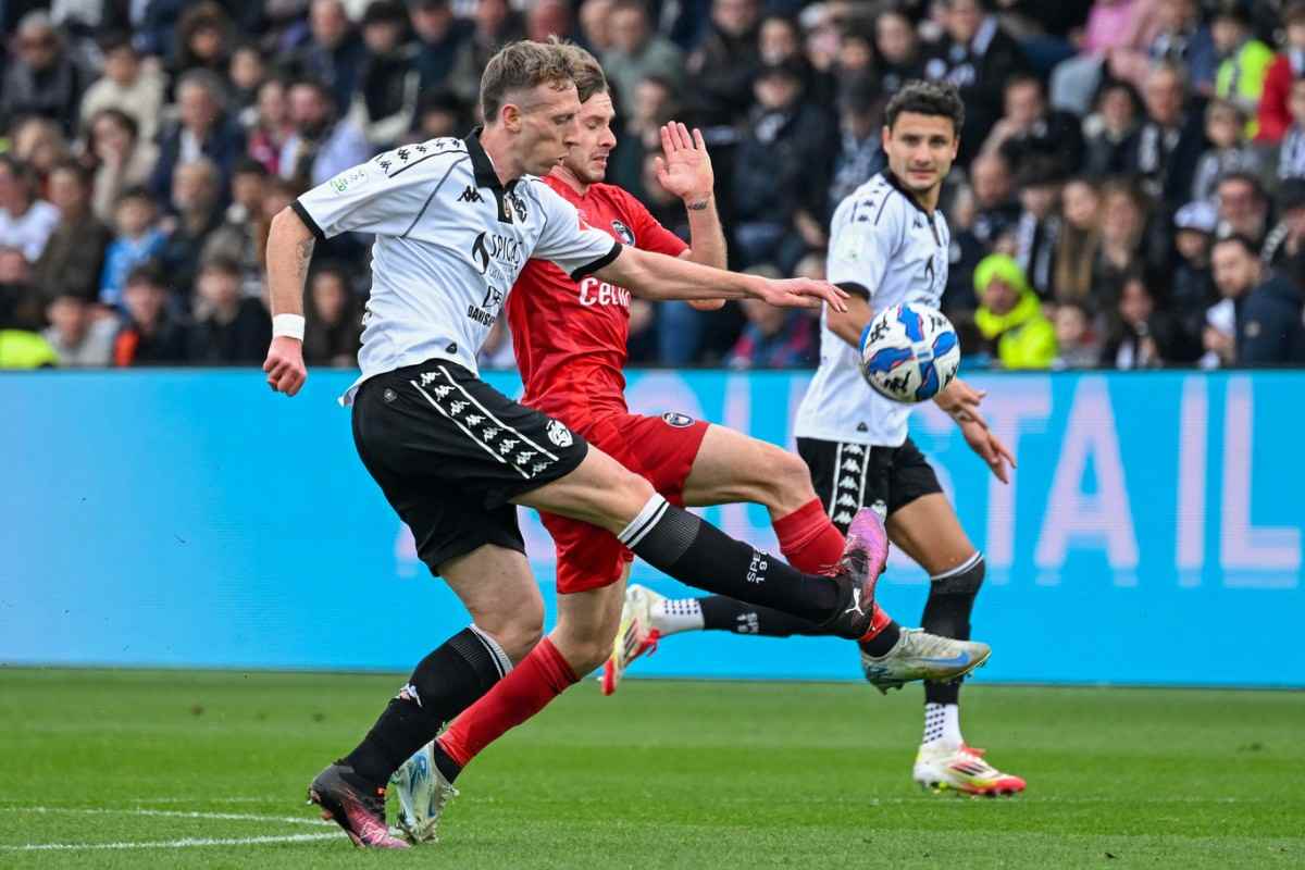 Nicolò Bertola in azione con lo Spezia