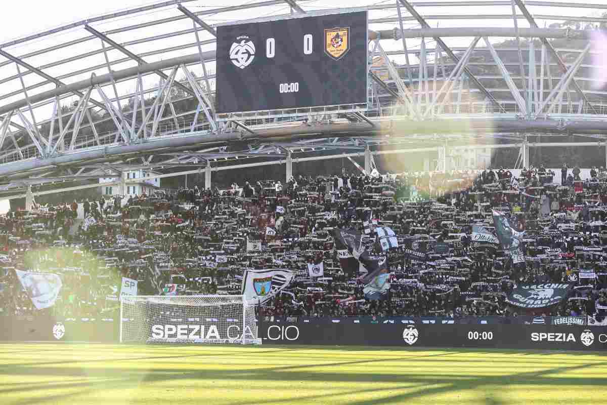 I tifosi dello Spezia fanno una sciarpata