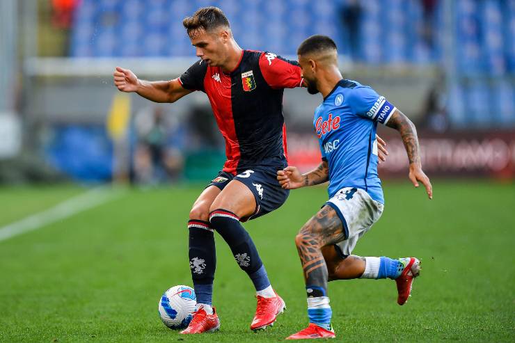 Zinho Vanheusden in azione con la maglia del Genoa