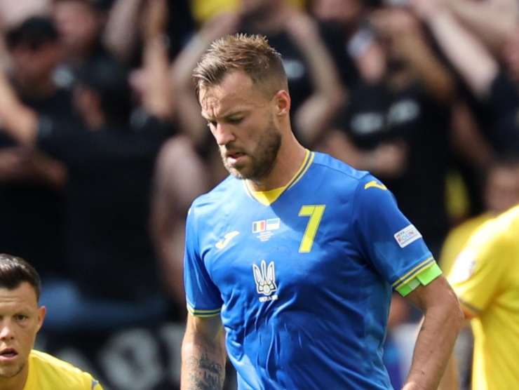 Adrian Rus con la maglia della Romania