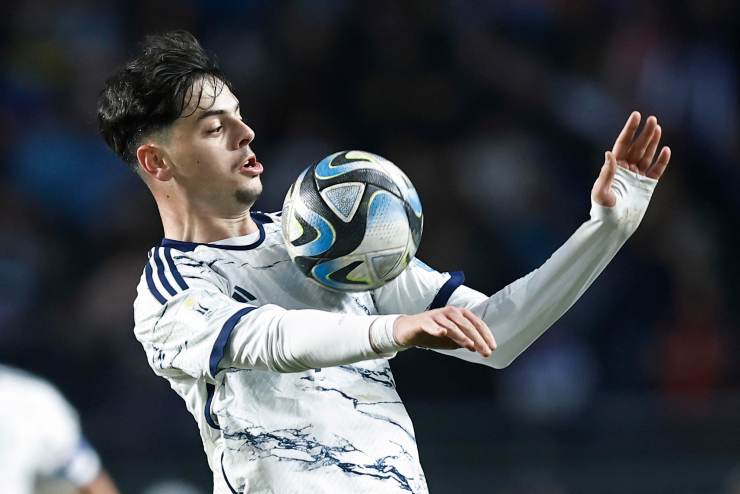 Giuseppe Ambrosino controlla con il petto