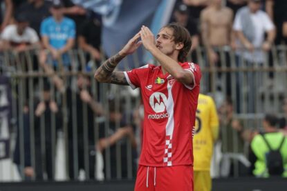 Andrea Colpani con le mani davanti la faccia