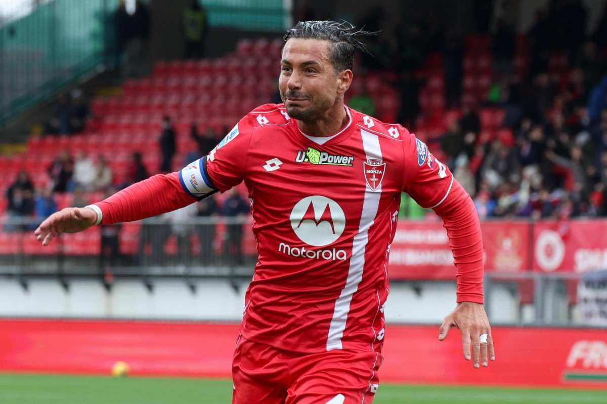 Armando Izzo esulta dopo un gol