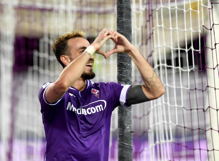 Castrovilli esulta facendo il gesto del cuore