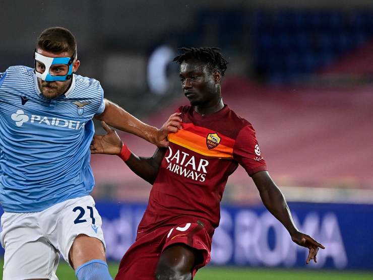 Darboe in azione nel derby di Roma