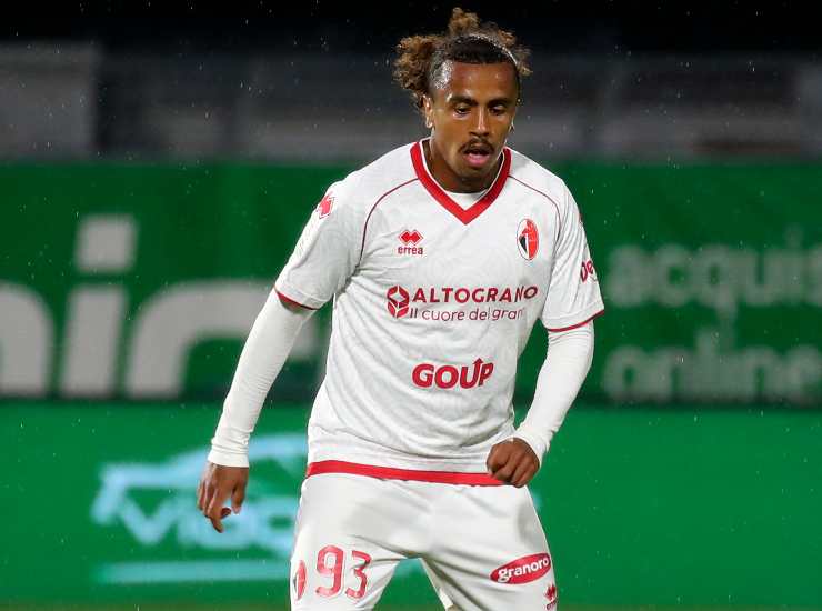 Il difensore del Bari Mehdi Dorval