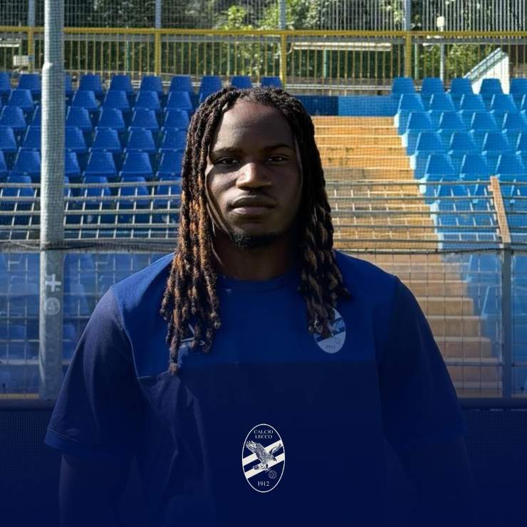 Frederic Ndongue in primo piano e con la maglia del Lecco