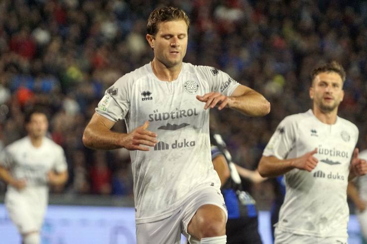 Gabriele Gori esulta dopo un gol