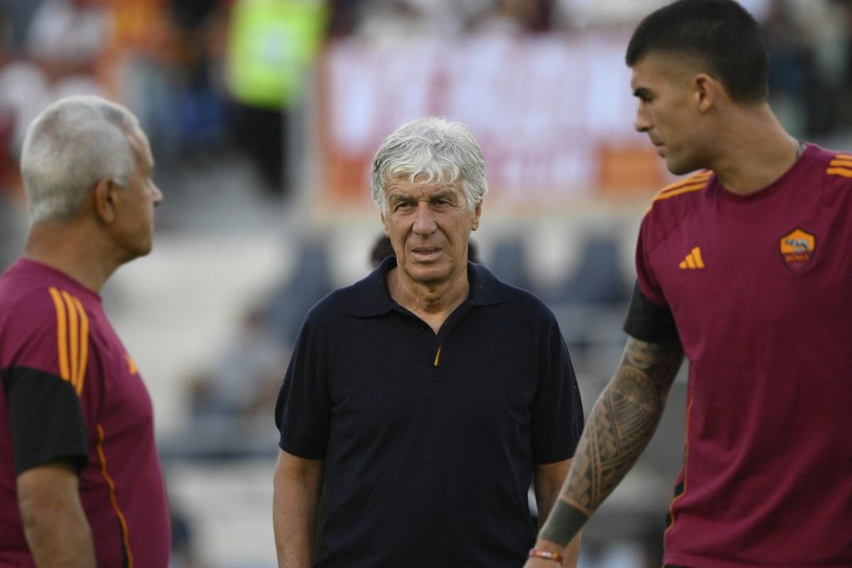 Gian Piero Gasperini coi suoi collaboratori