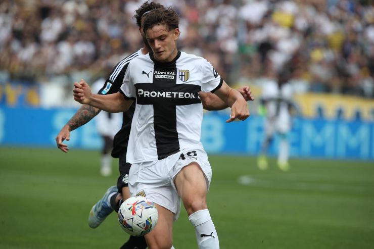 Giovanni Leoni in azione col Parma