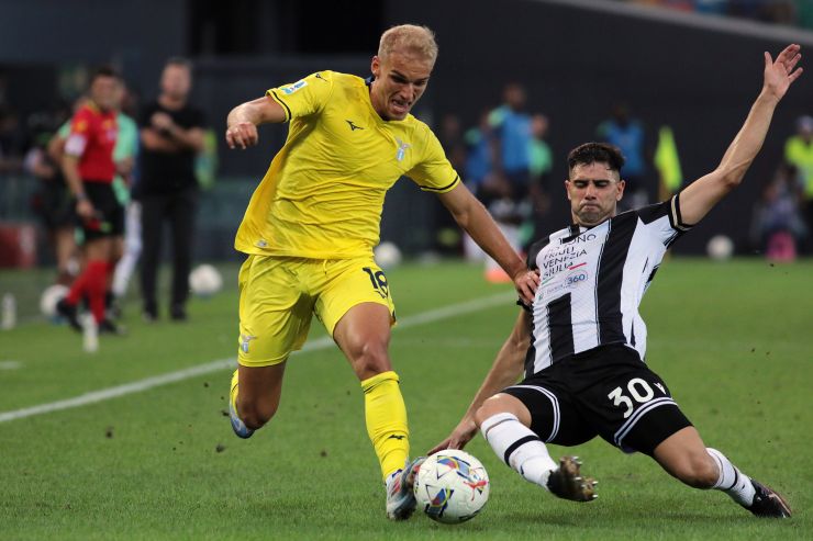 Lautaro Giannetti in tackle su Gustav Isaksen della Lazio