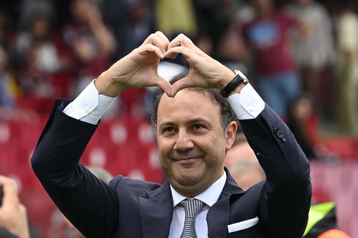 Iervolino fa il segno del cuore