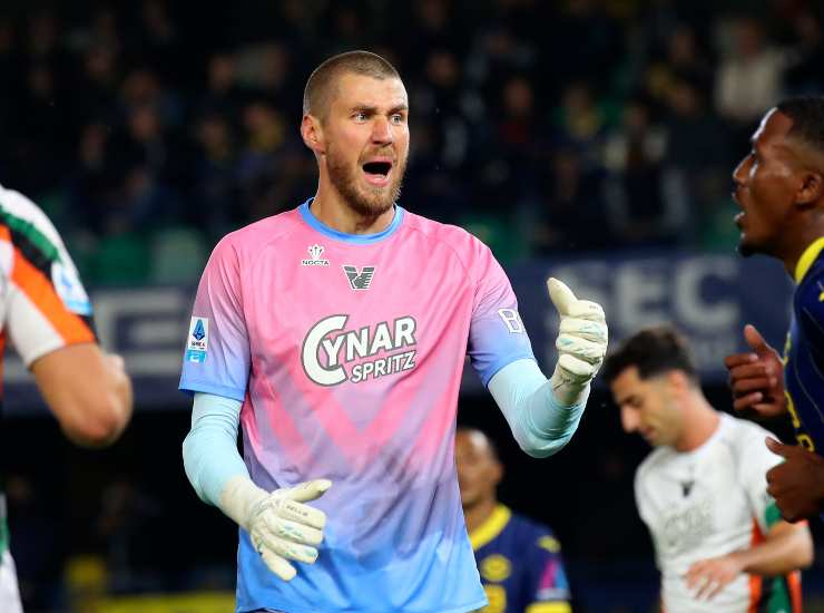 Il portiere Jesse Joronen con il Venezia