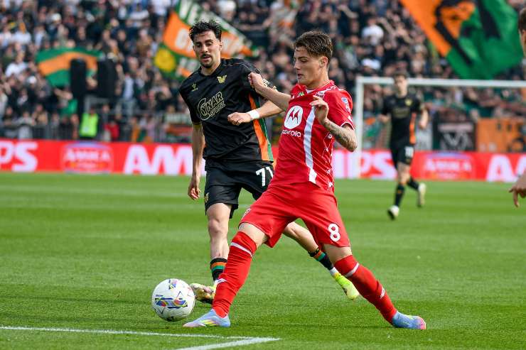 Kacper Urbanski in azione col Monza