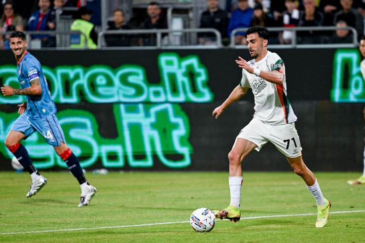 Kike Perez in conduzione di palla