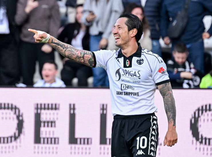 L'attaccante dello Spezia Gianluca Lapadula