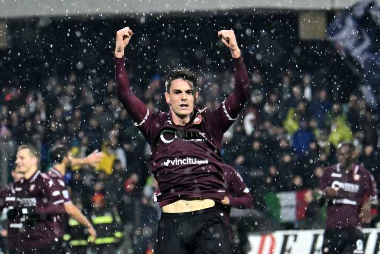 Giulio Maggiore esulta dopo un gol