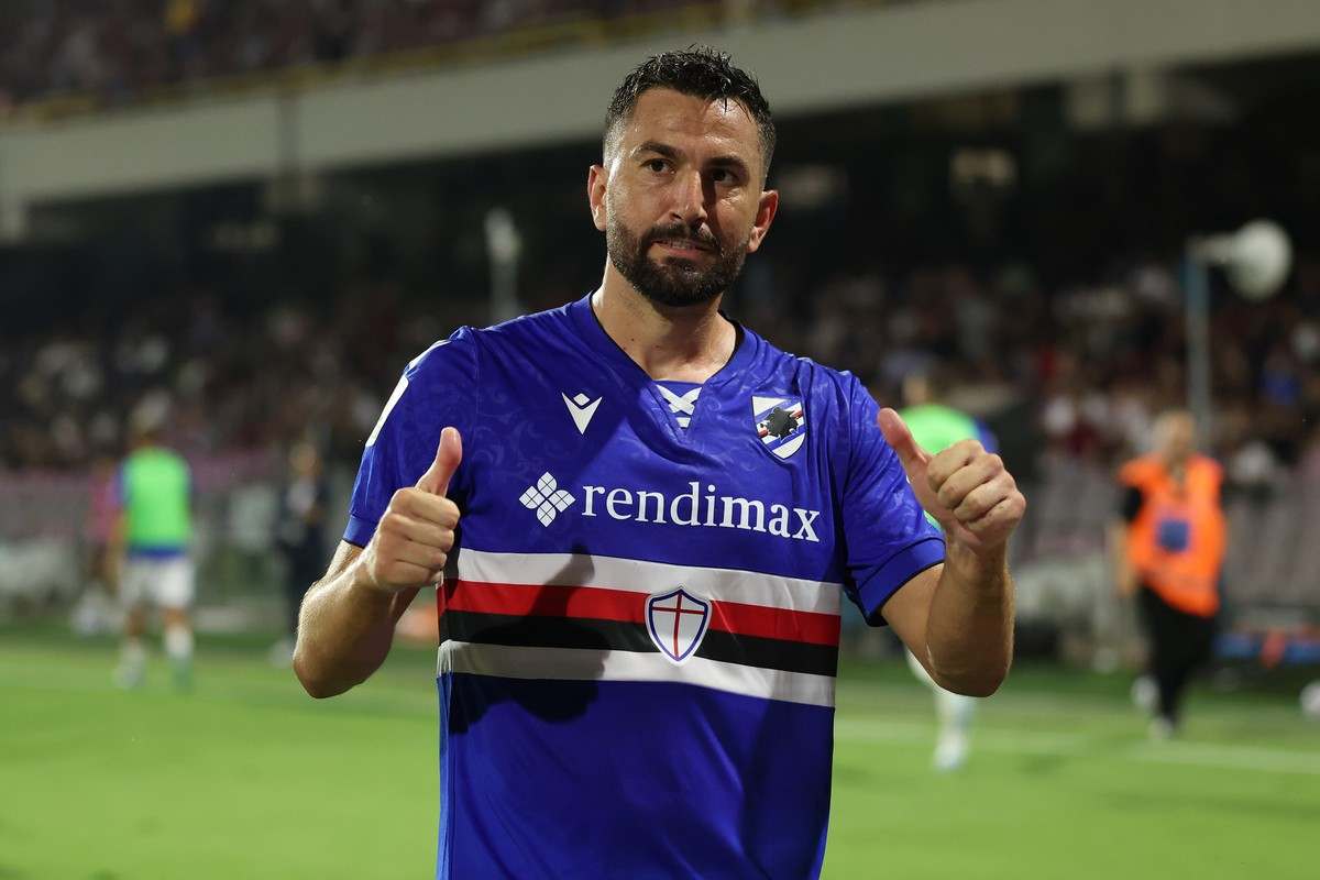 Massimo Coda esulta dopo un gol