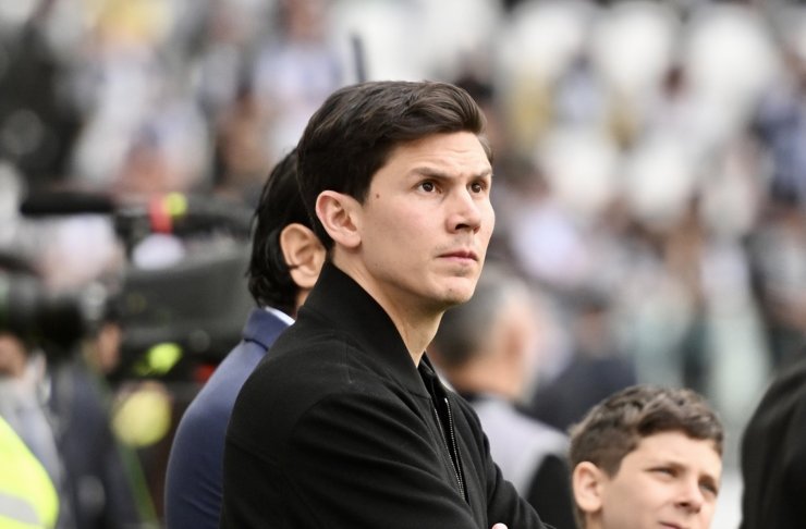 Matteo Pessina in borghese prima di un match