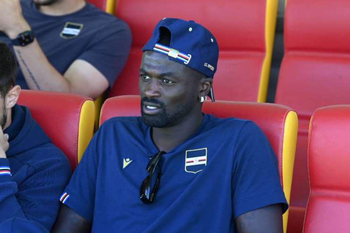 Mbaye Niang seduto in panchina