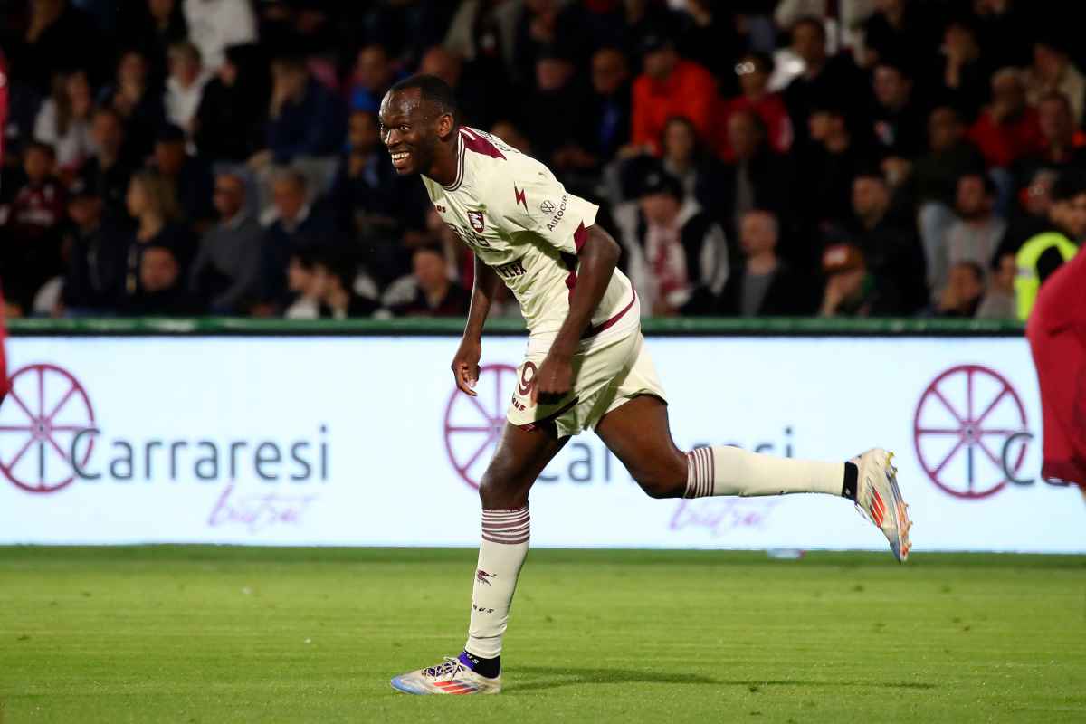 L'attaccante nigeriano Nwankwo Simy con la Salernitana