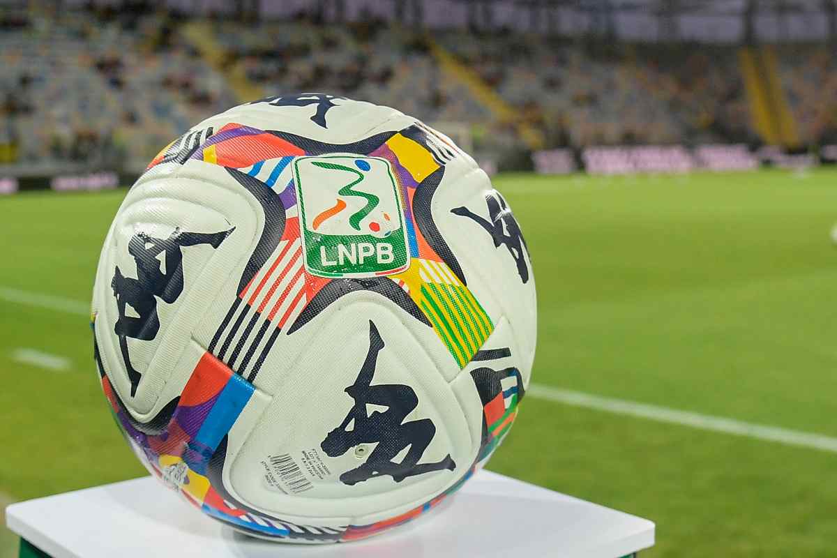 Il pallone della Serie B 25-26