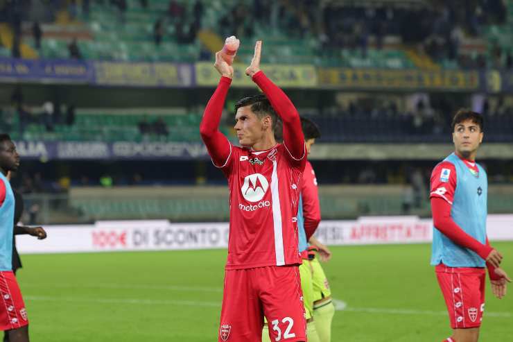 Matteo Pessina saluta i tifosi del Monza