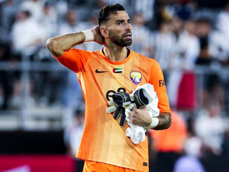 Rui Patricio con una mano sulla nuca