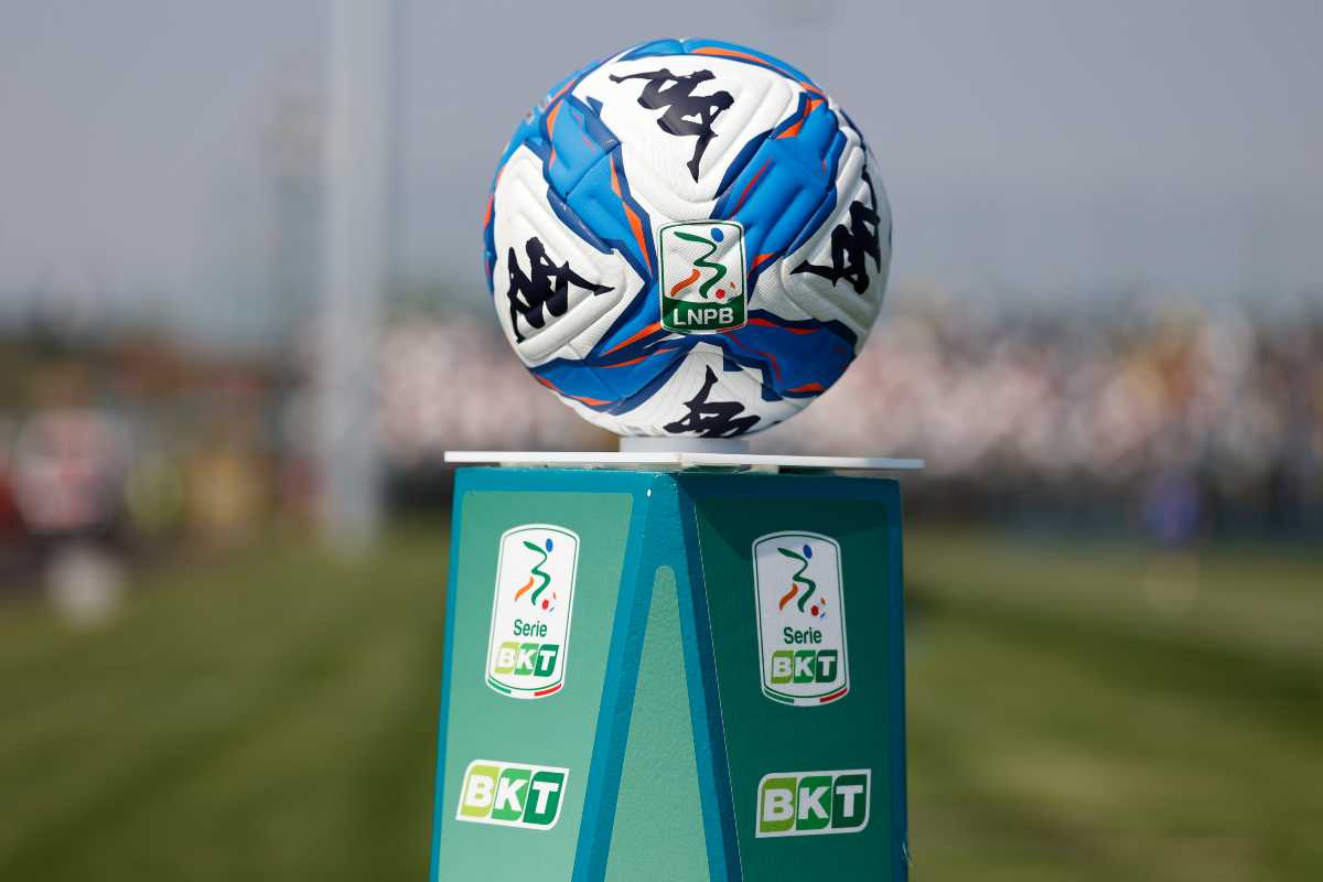 Il pallone della Serie B 24-25