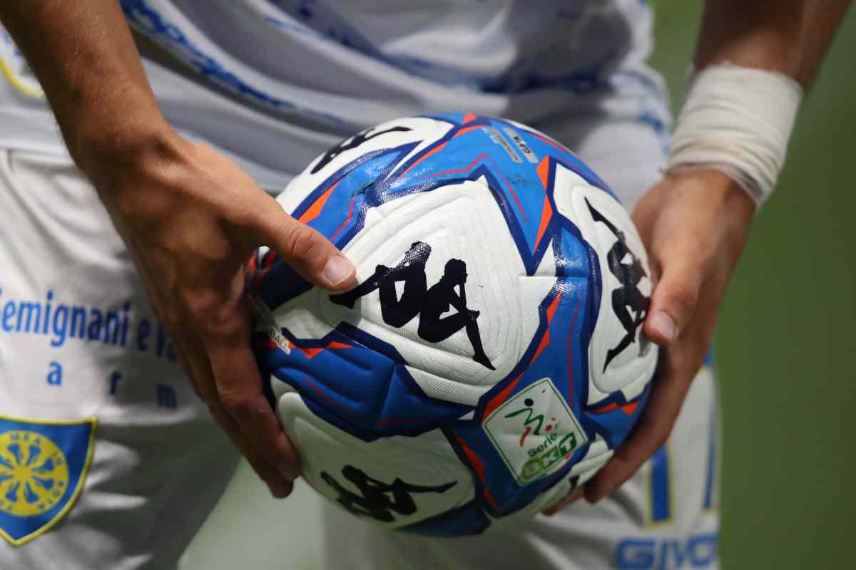 Il pallone della Serie B 2024-2025