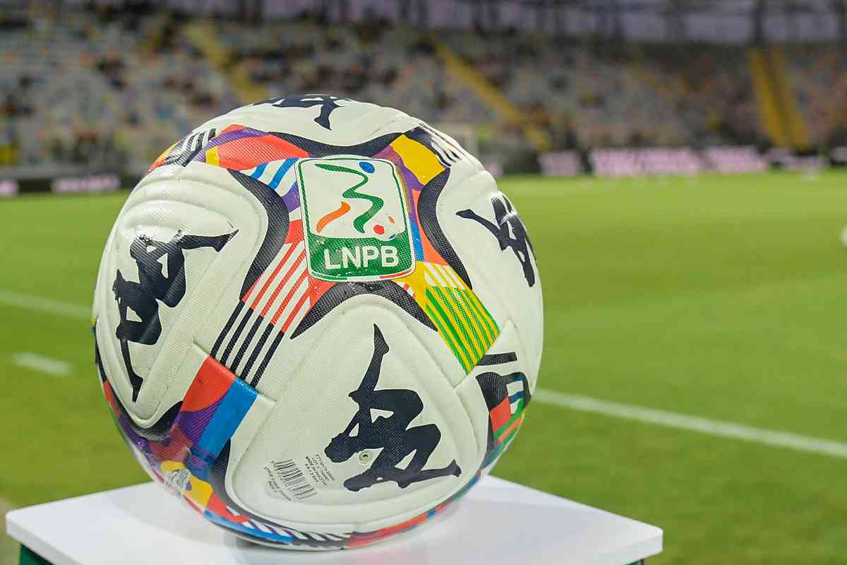 Il pallone della Serie B 25-26