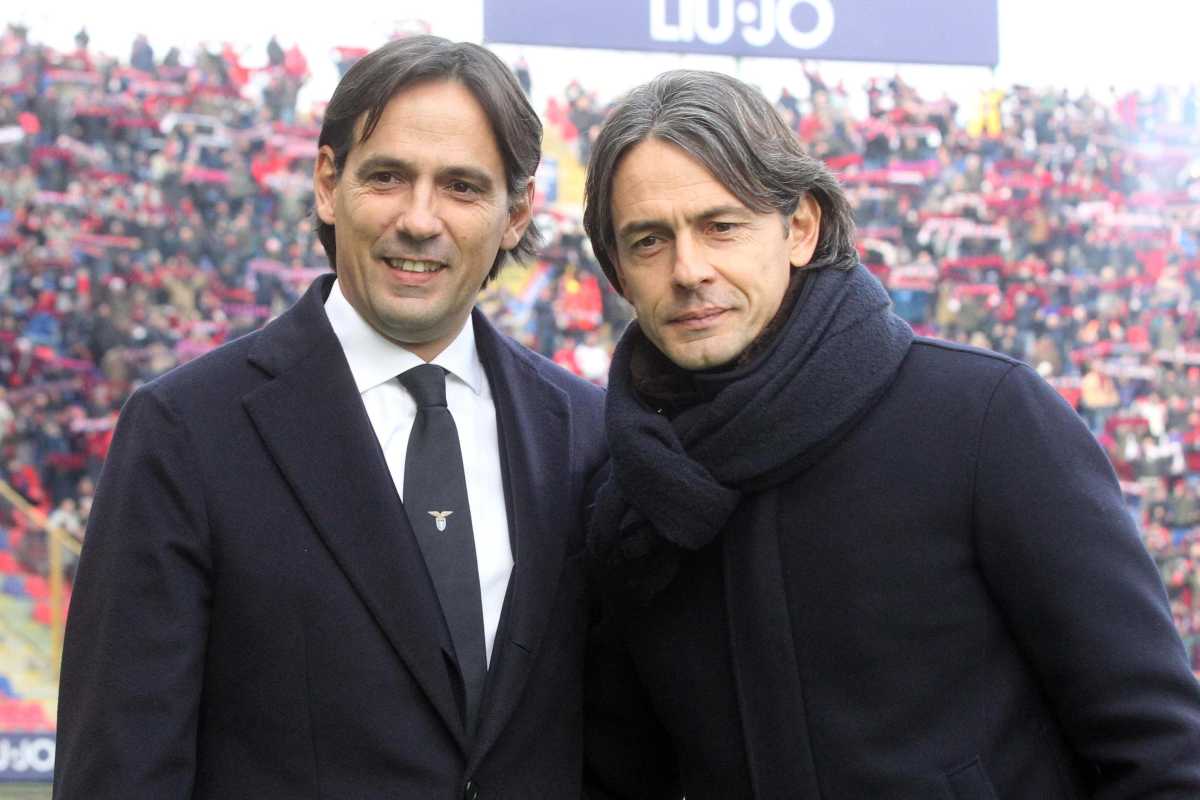 Simone e filippo Inzaghi posano per i fotografi prima di una partita