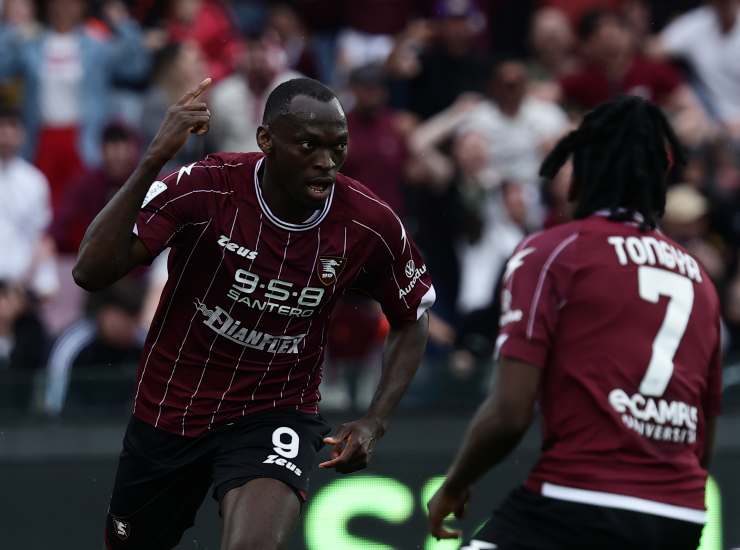 L'attaccante nigeriano Nwankwo Simy con la Salernitana