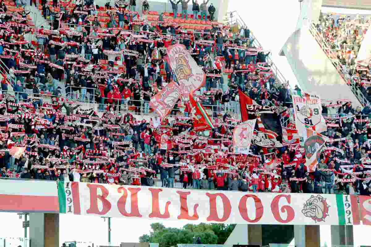 Sciarpata dei tifosi del Bari