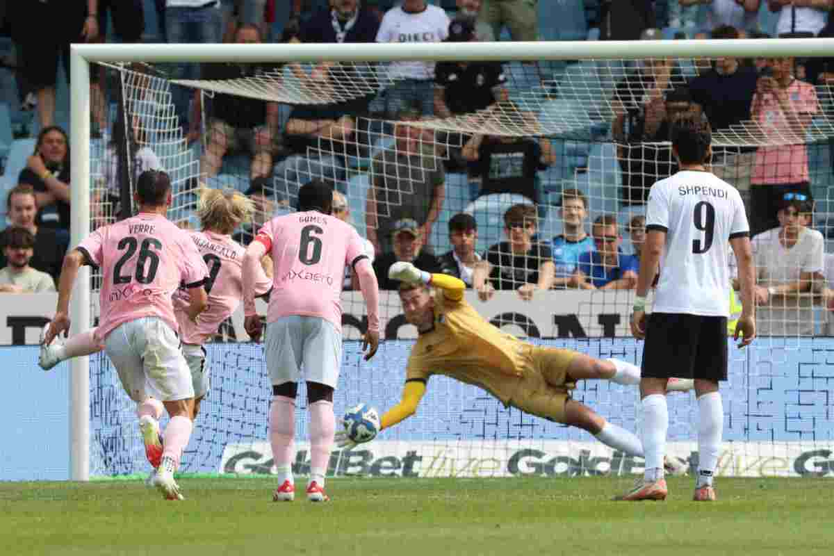 Klinsmann para un calcio di rigore